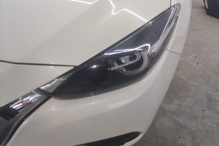 Used Mazda 3 Axela 2017 Hatchback 2.0L Automatic Luxury Model Emission Standard China V