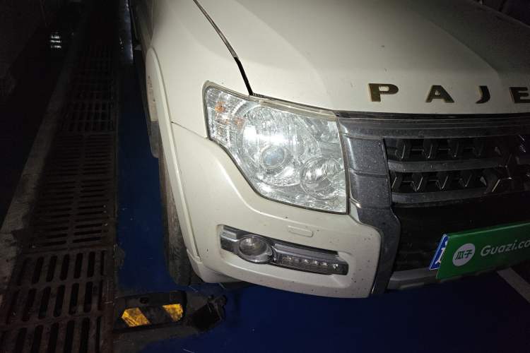 Used Mitsubishi Pajero 2016 3.0L Automatic Prestige Version China V Standard Right Front Headlight