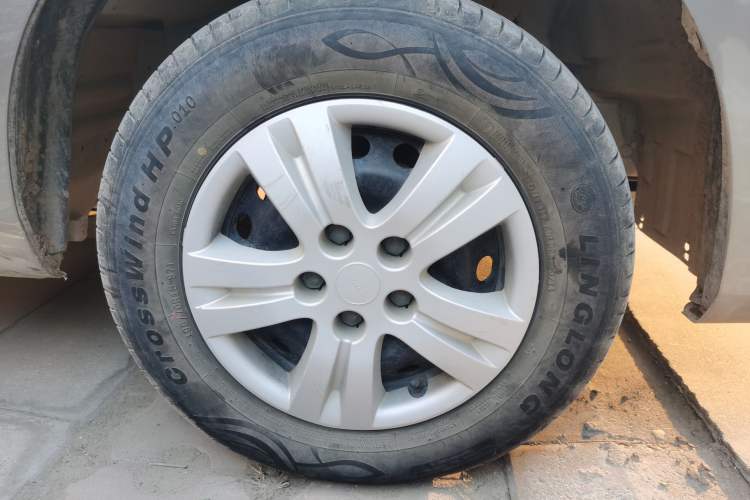 Used FORTHING Lingzhi 2023 M5 1.6L Practical Model 5 Seats