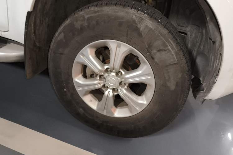 Used Nissan Navara 2021 2.5L Facelift Manual Transmission 4x4 Comfort Version QR25