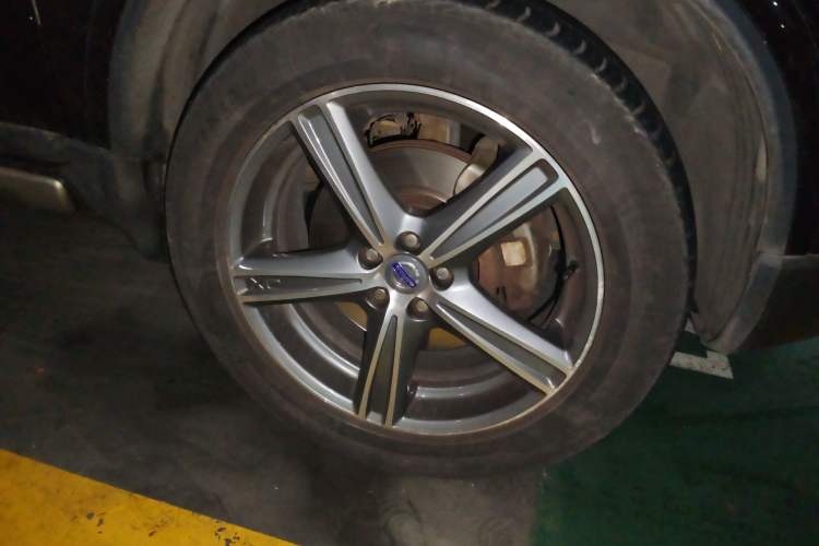 Used Volvo XC90 2011 2.5T Nordic-style Sport Edition Right Front Wheel Hub