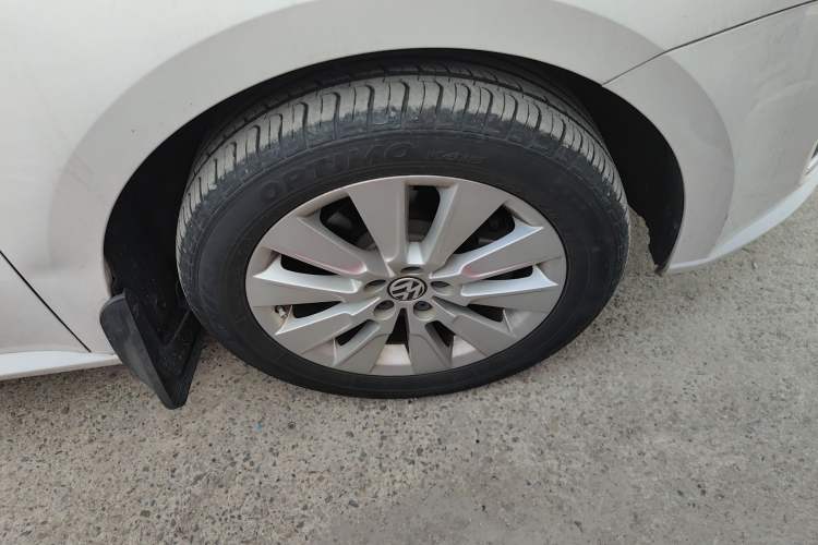 Used Volkswagen Lavida 2013 Restyled Classic 1.6L Automatic Comfort Edition Right Front Wheel Hub