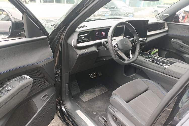 Used Volkswagen Teramont 2025 Tiguan Pro 450TSI Four-Wheel Drive Summit Edition
