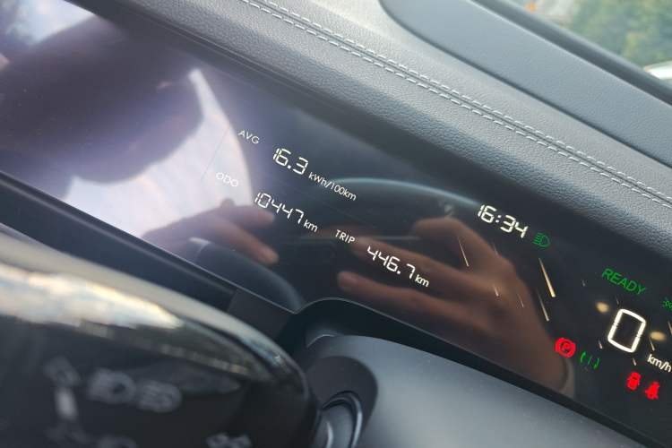 Used NETA S 2022 Pure Electric 715 km Range Rear-Wheel Drive Mid-Range Version Odometer Close Up