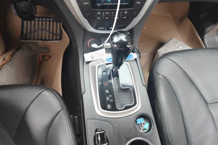 Used GAC Trumpchi GS5 2013 1.8T Automatic Two-Wheel Drive Elite Edition Gear Lever