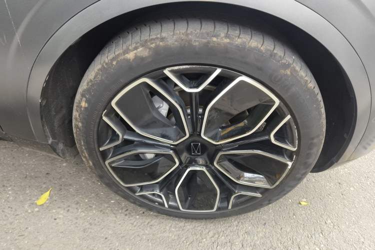 Used Avatr 11 2022 Long-Range Dual-Motor Version 4 Seats Right Front Wheel Hub