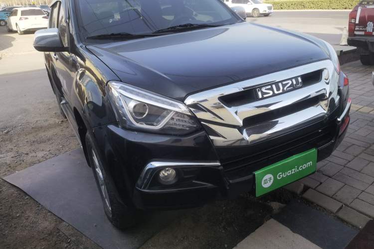 Used Isuzu D-MAX 2020 1.9T 4x4 Automatic Comfort Edition China VI Standard RZ4E Hi-Power
