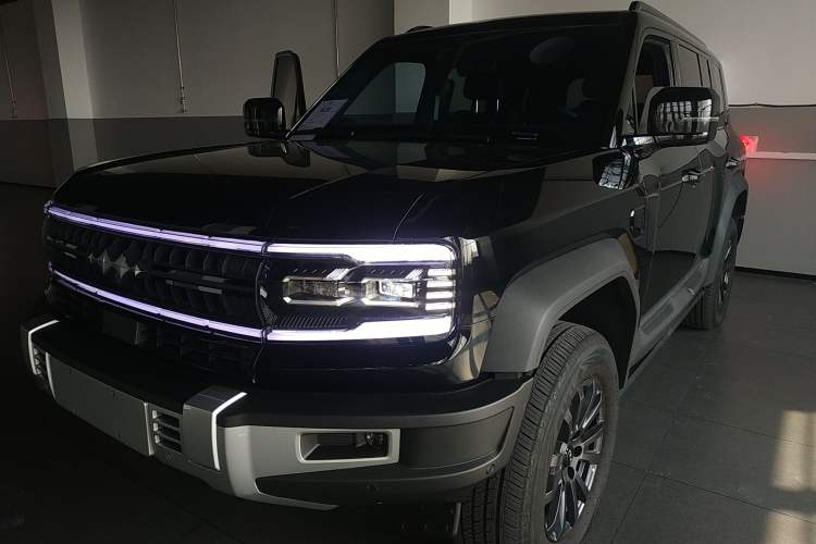 Used Formula Leopard 5 2023 Explore Edition