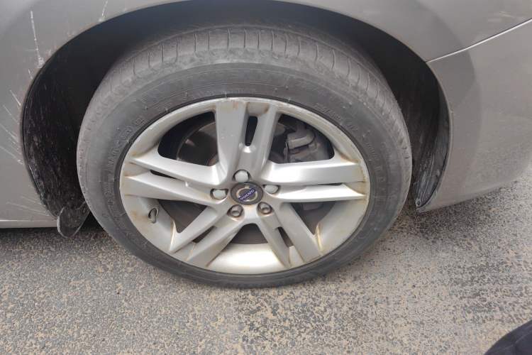 Used Volvo S60 2016 S60L T5 Intelligent Drive Edition Right Front Wheel Hub