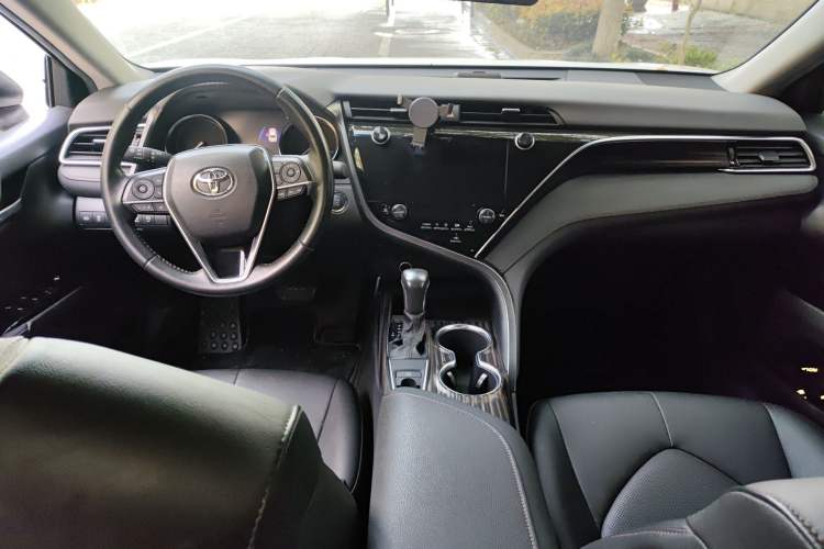 Used Toyota Camry 2019 2.0G Luxury Edition China VI Standard Center Console