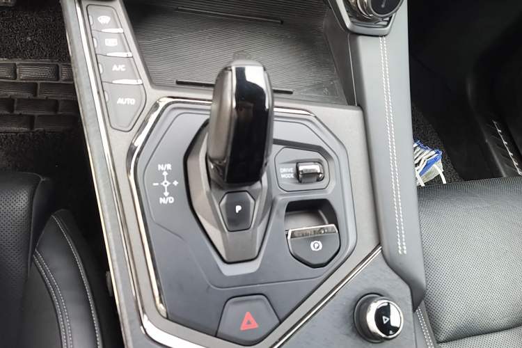 Used Lynk & Co 01 2023 1.5TD EM-F PM Gear Lever