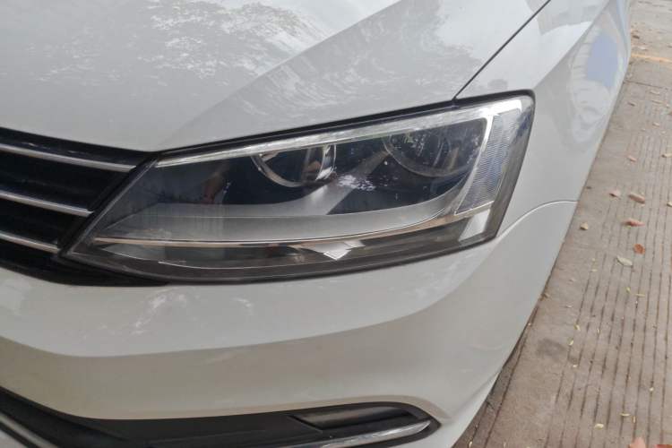 Used Volkswagen Sagitar 2015 230TSI Automatic Comfort Version Left Front Headlight