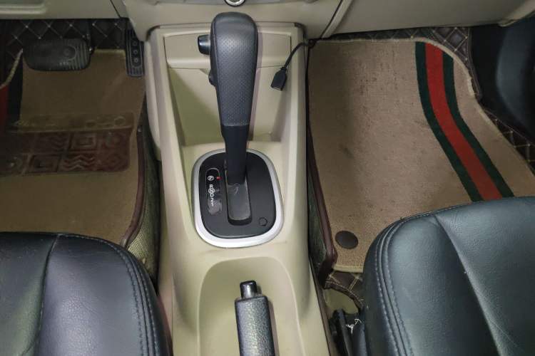 Used Venucia R50 2014 1.6L Automatic Splendid Edition
