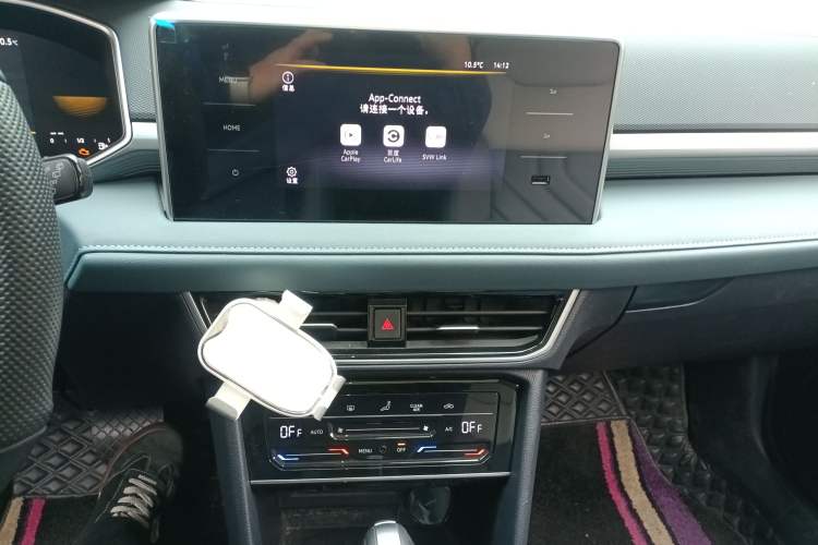 Used Volkswagen Tharu 2023 300TSI Two-Wheel-Drive Moonlight Edition Audio And AC Panel