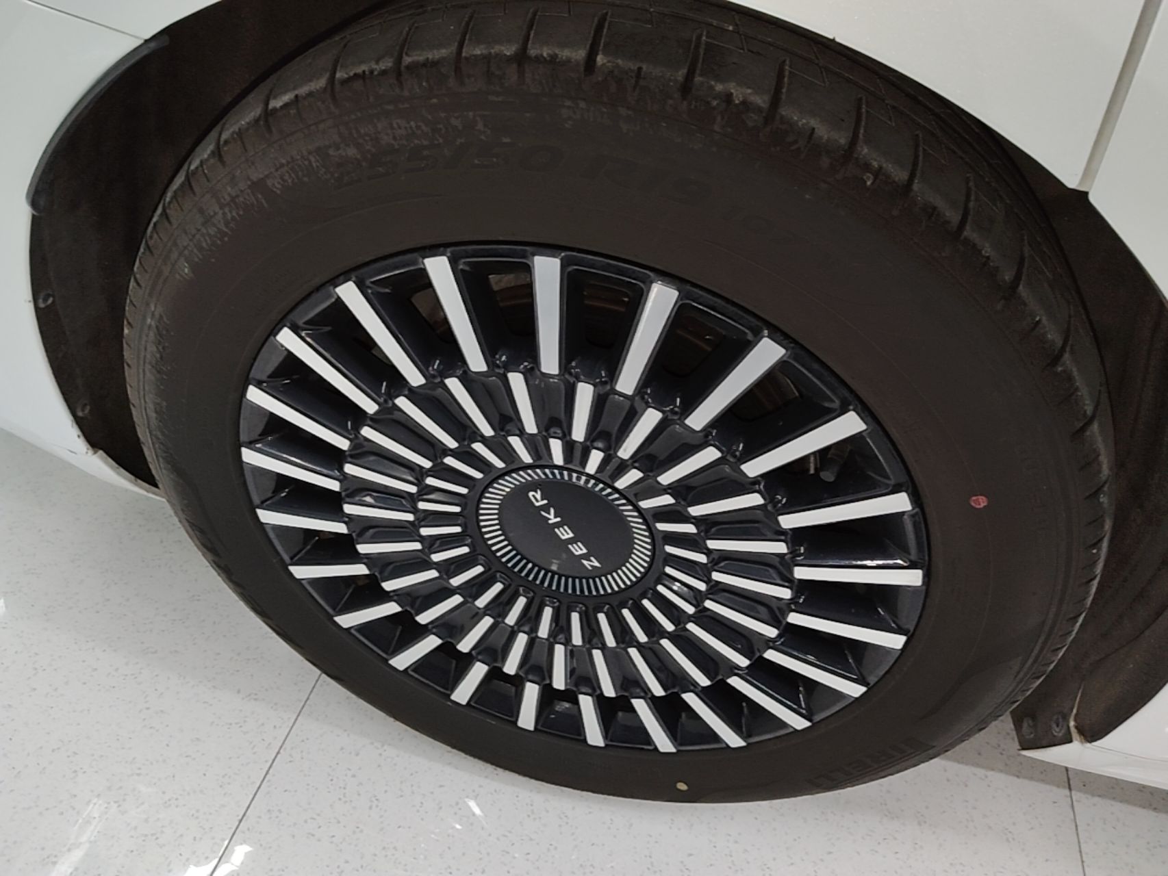 Zeekr 009 2024 7-Seater Walk-Through Version Four-Wheel Drive 108 kWh — снимка 11