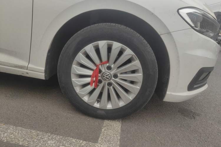 Used Volkswagen Lavida 2019 1.5L Automatic Vision Edition China VI Standard Right Front Wheel Hub