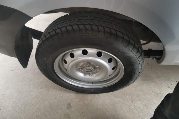 Used Jinbei Hiace X30 2023 1.5L Super-Comfortable Passenger Van 5/6/7-Seater Non-Air-Conditioned Version Model SWC15M