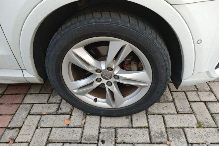 Used Audi Q3 2017 35 TFSI Style Edition Right Front Wheel Hub