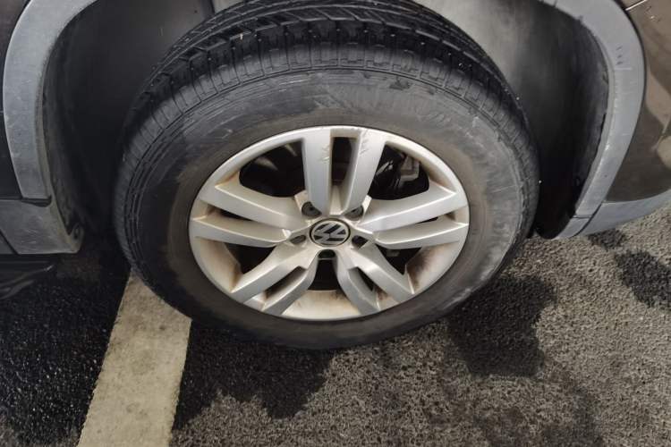 Used Volkswagen Tiguan 2015 1.8TSI Automatic Two-Wheel Drive Trend Edition Right Front Wheel Hub