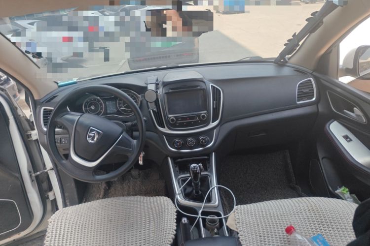 Used Baojun 560 2016 1.5T Manual Comfort Edition Center Console
