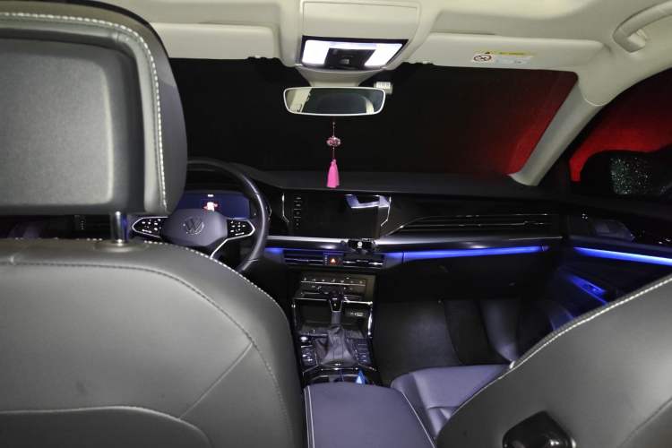 Used Volkswagen Passat 2022 330TSI Starry Luxury Edition Headliner