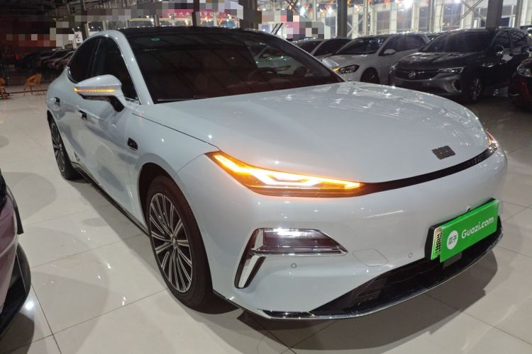 Used Geely Galaxy 8 2025 130km EM-i Flagship Edition Front Right 45 Deg