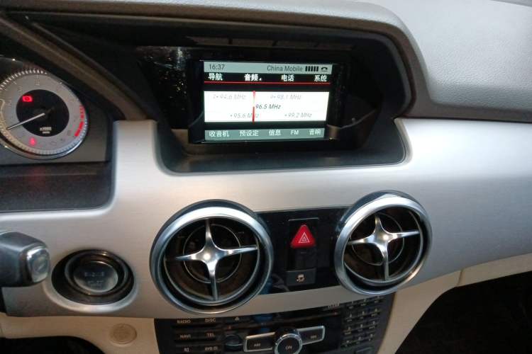 Used Mercedes-Benz GLK-Class 2013 Facelift GLK 300 4MATIC Fashion Edition Audio And AC Panel