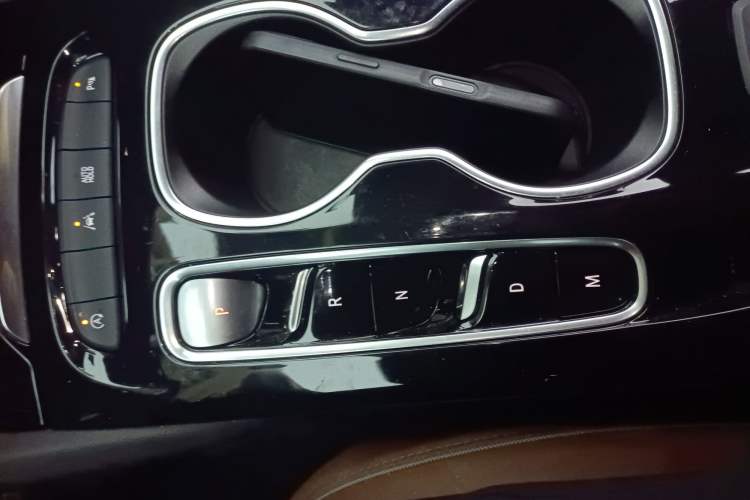 Used Buick Envision 2020 Encore S 652T Two-Wheel Drive Luxury Model
