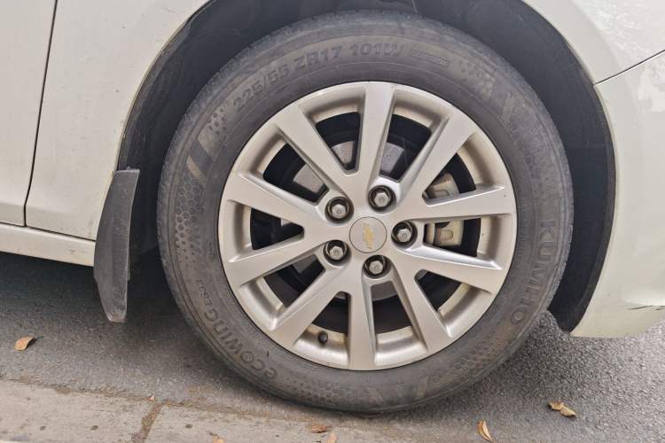 Used Chevrolet Malibu 2013 2.4L Automatic Flagship Edition Right Front Wheel Hub