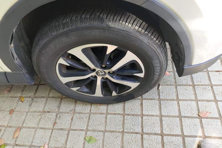 Used Toyota RAV4 2019 2.0L CVT Two-Wheel Drive Luxury Version China VI Standard
