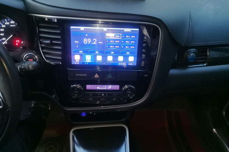 Used Mitsubishi Outlander 2019 2.0L Two-Wheel Drive Comfort Edition 5 Seats China V Standard Audio And AC Panel