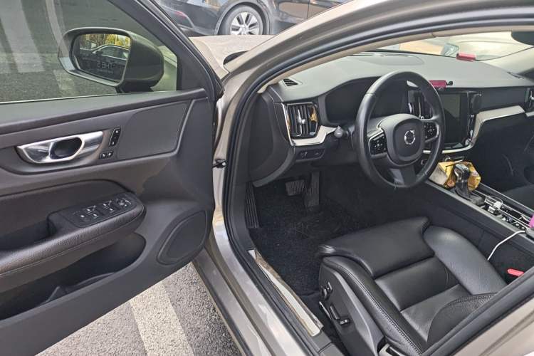 Used Volvo S60 2021 T4 Zhiyuan Luxury Edition
