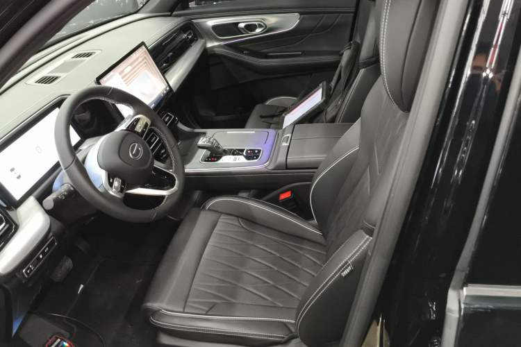 Used GAC Trumpchi GS8 2025 Linghang Series 2.0 TGDI Two-Wheel-Drive Luxury Edition 5 Seats
