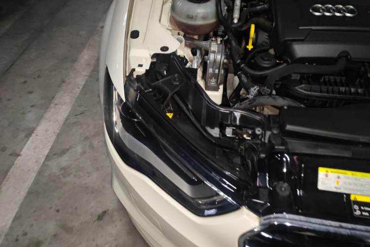 Used Audi A3 2014 Limousine 40 TFSI S line Comfort Model Right Front Headlight