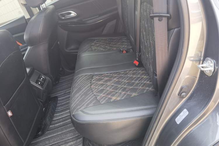 Used CHANGAN OSHAN X7 PLUS 2022 1.5T Blue Whale Edition Automatic ZhiZun Model Left Rear Seat