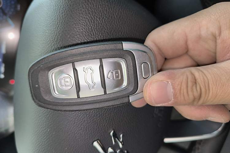 Used Hongqi E-QM5 2021 Online Booking Charging T3 Edition 5-Seater Vehicle Key