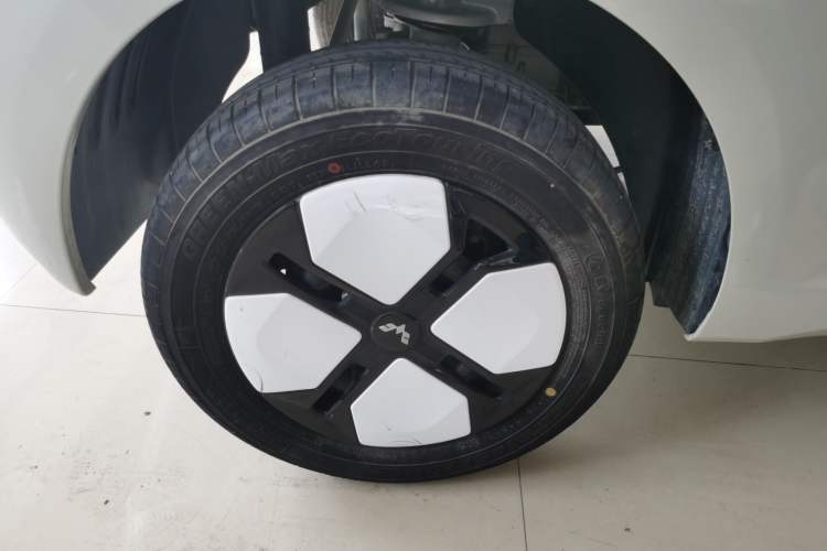 Used Wuling Hongguang MINIEV 2024 3rd Generation 215km Advanced Version Right Rear Wheel Hub