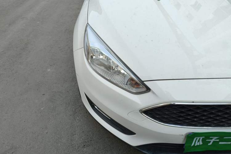 Used Ford Focus 2018 Hatchback Classic 1.6L Automatic Trendy SmartDrive Edition Right Front Headlight