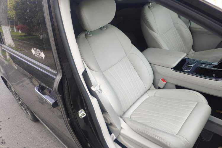 Used JAC Refine RF8 PHEV 2024 Zhiling Edition 1.5T 150KM Flagship Model – Lithium Iron Phosphate Right Front Seat