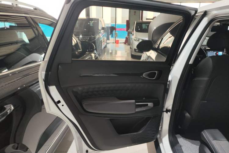 Used Baojun RM-5 2019 1.5T Manual Elite Version with 24-Hour Online Service 6 Seats