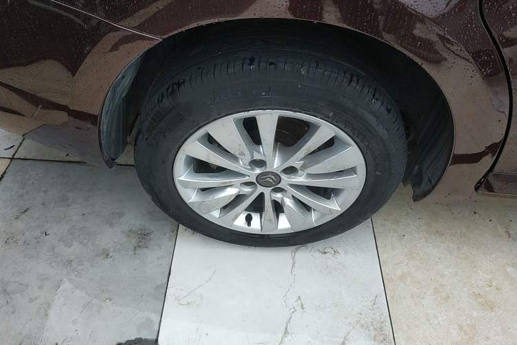 Used Citroen C-Quatre 2013 Sedan 1.6L Automatic Prestige Model Right Rear Wheel Hub