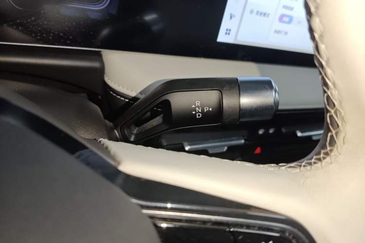 Used Geometry E Firefly 2024 401 km Fluorescent
