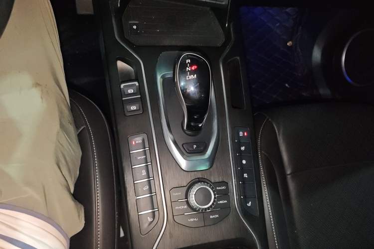 Used Wey VV6 2020 2.0T Two-Wheel Drive Smart Enjoyment+