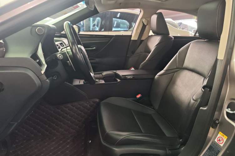 Used Lexus ES 2018 200 Excellence Edition China V Standard
