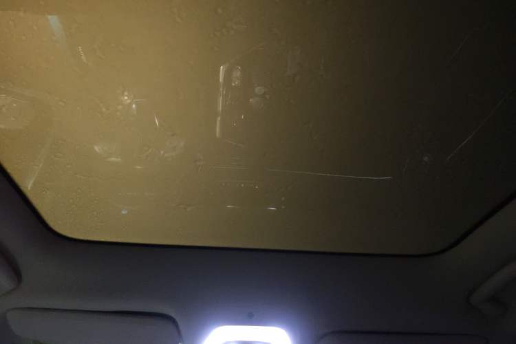 Used VOYAH FREE 2023 Four-Wheel Drive Extended-Range Model with Ultra-Long Range Headliner