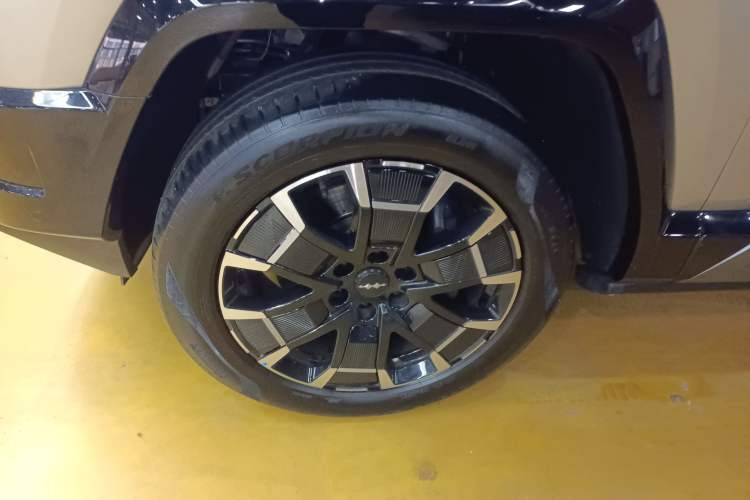 Used Formula Leopard 8 2025 Smart & Brave Flagship Edition 7 Seats
