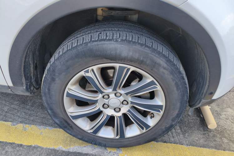 Used Land Rover Discovery Sport 2018 240 PS SE Version Right Front Wheel Hub