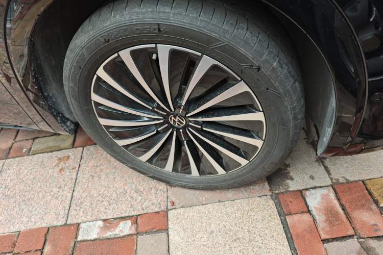 Used Volkswagen Viloran 2023 Revised 380TSI Prestige Edition Right Front Wheel Hub