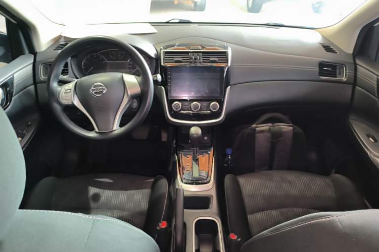 Used Nissan Tiida 2016 1.6L CVT Cool Dynamic Edition