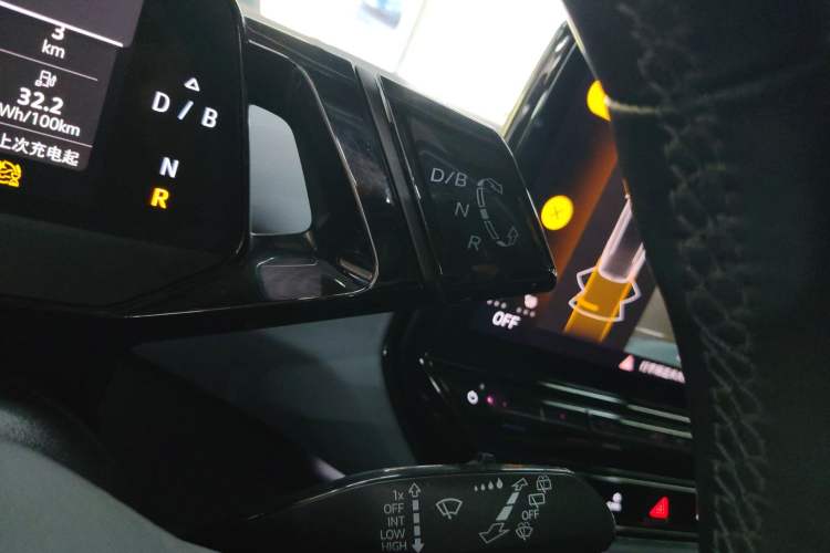 Used Volkswagen ID.4 X 2023 Pure Smart Edition Gear Lever